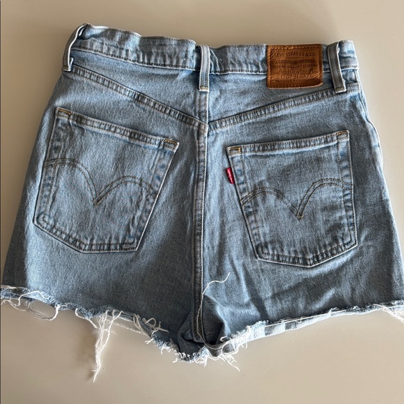 Levi's Ribcage Shorts - Picture 2 of 4